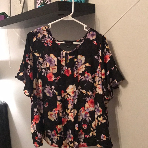 A dress shirt - Picture 2 of 4